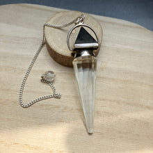 Charger l&#39;image dans la galerie, Pendule artisanal de divination, tourmaline et cristal de roche facetté
