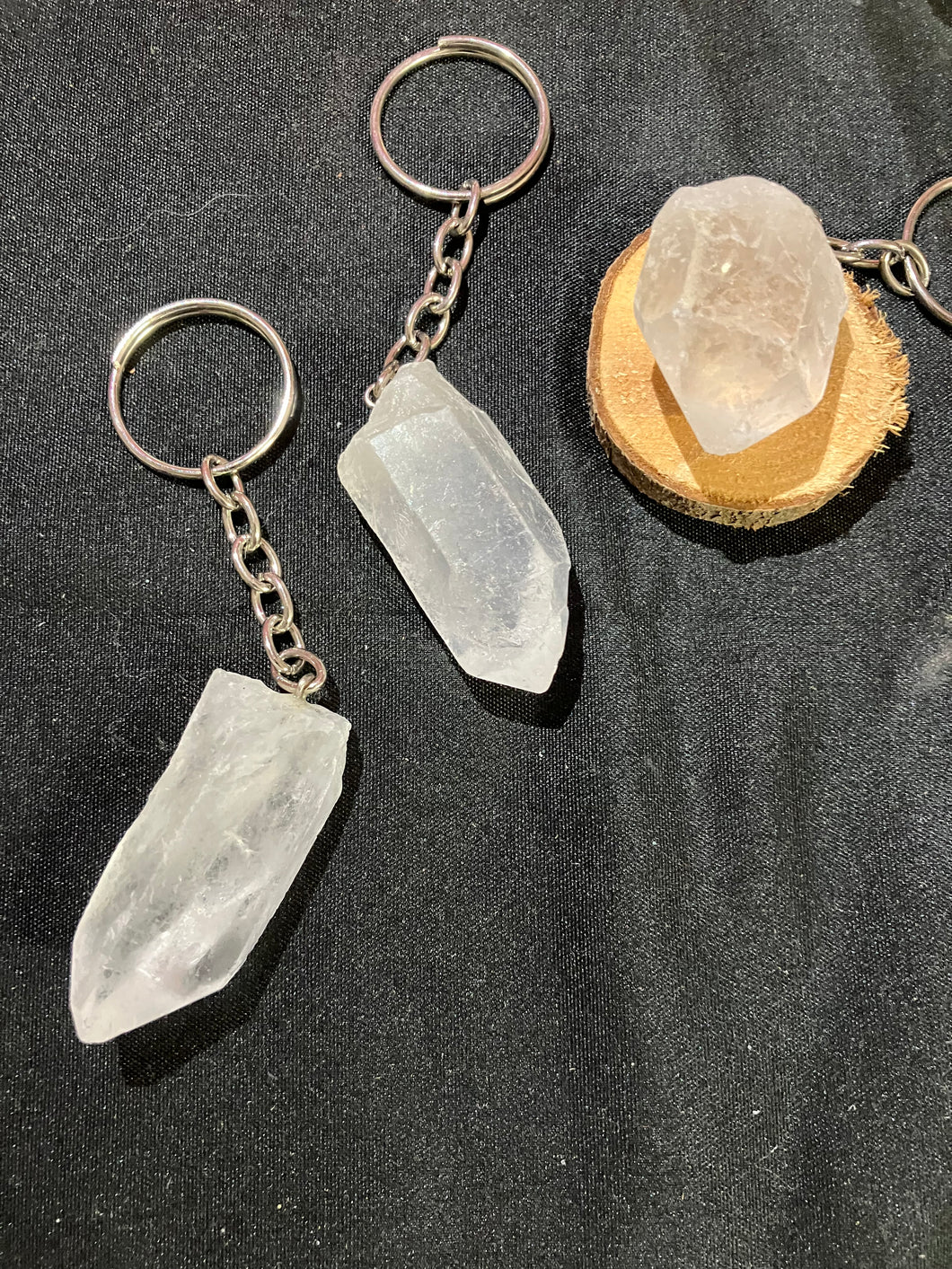 Porte clés en pointe de cristal de roche brut