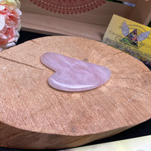 Charger l&#39;image dans la galerie, Gua sha de massage quartz rose
