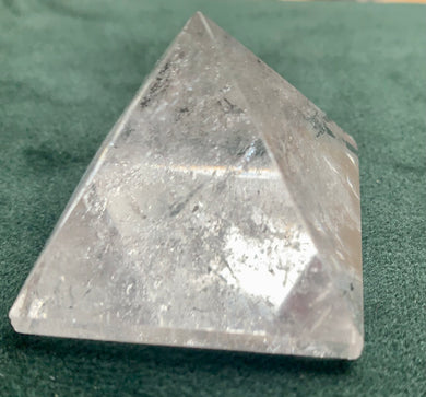 Pyramide en cristal de roche. Les trésors d’Isis