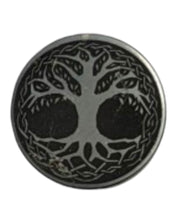Charger l&#39;image dans la galerie, Protection anti ondes téléphone. Pastille ronde autocollante en shungite, gravée arbre de vie. Les trésors d’Isis.
