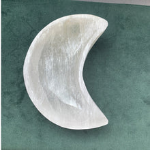 Charger l&#39;image dans la galerie, Bol forme lune en sélénite
