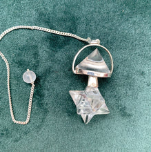 Charger l&#39;image dans la galerie, Pendule artisanal divinatoire Merkabah en cristal de roche
